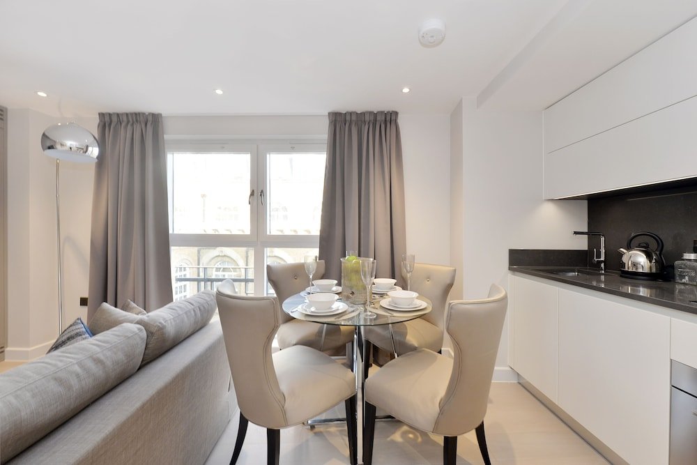 Фото Vauxhall Bridge Road by Q Apartments