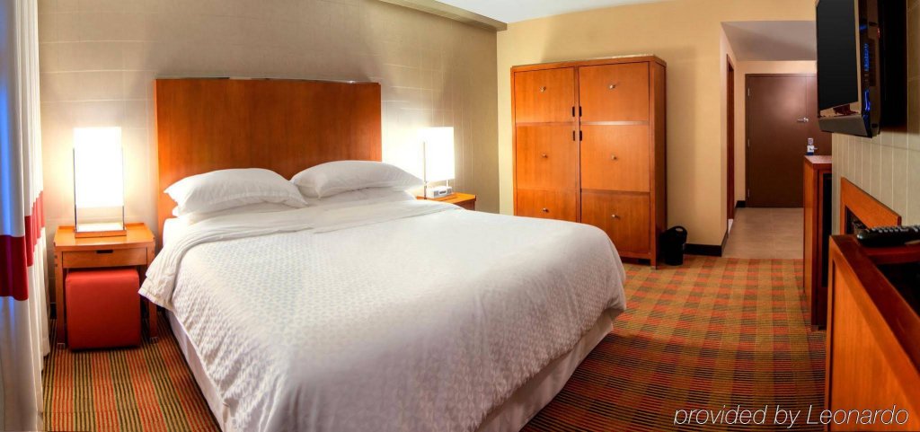 Фото Four Points by Sheraton Winnipeg South