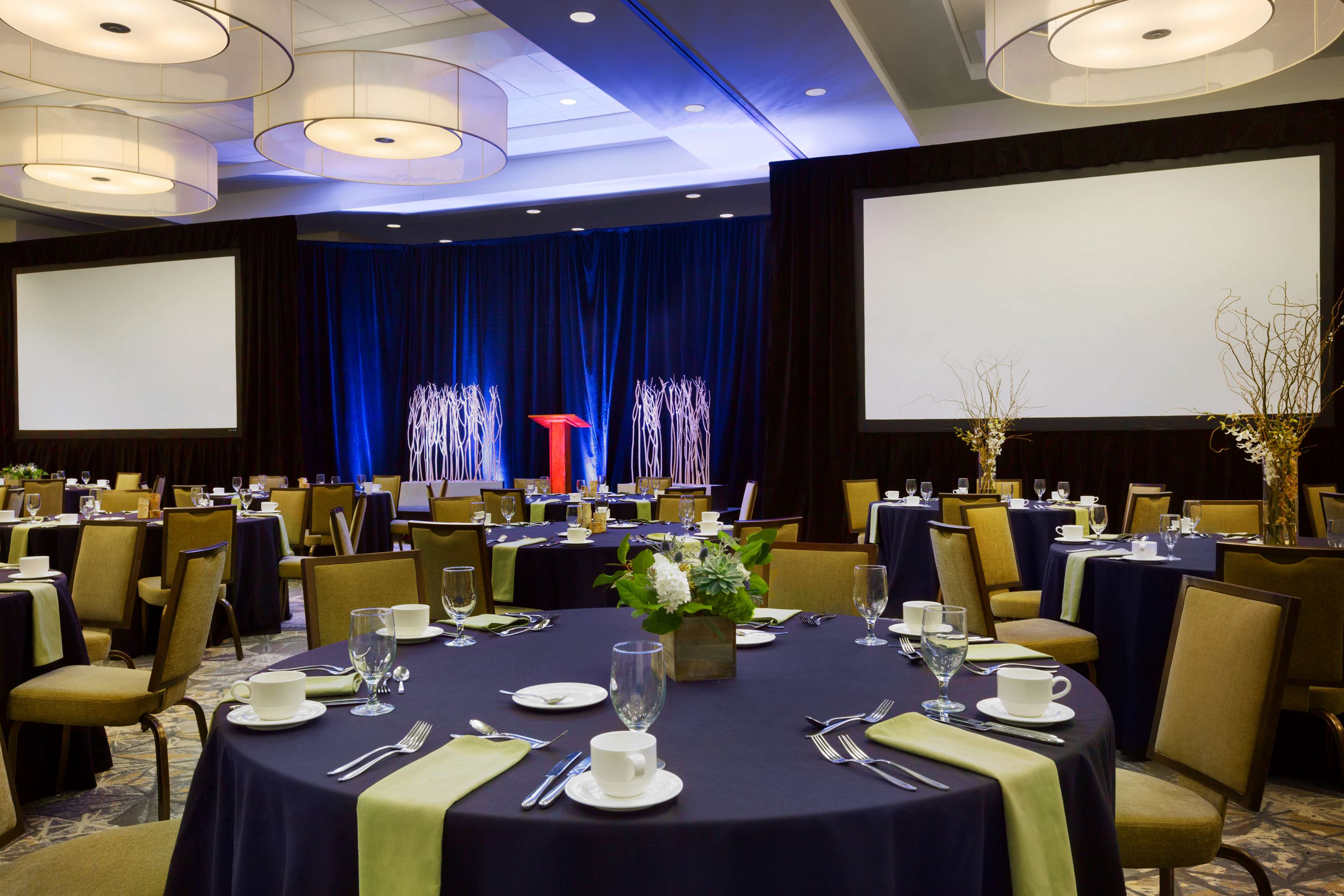 Фото Embassy Suites Denver-Downtown/Convention Center