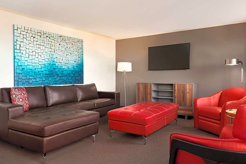 Фото Embassy Suites Baltimore-Downtown