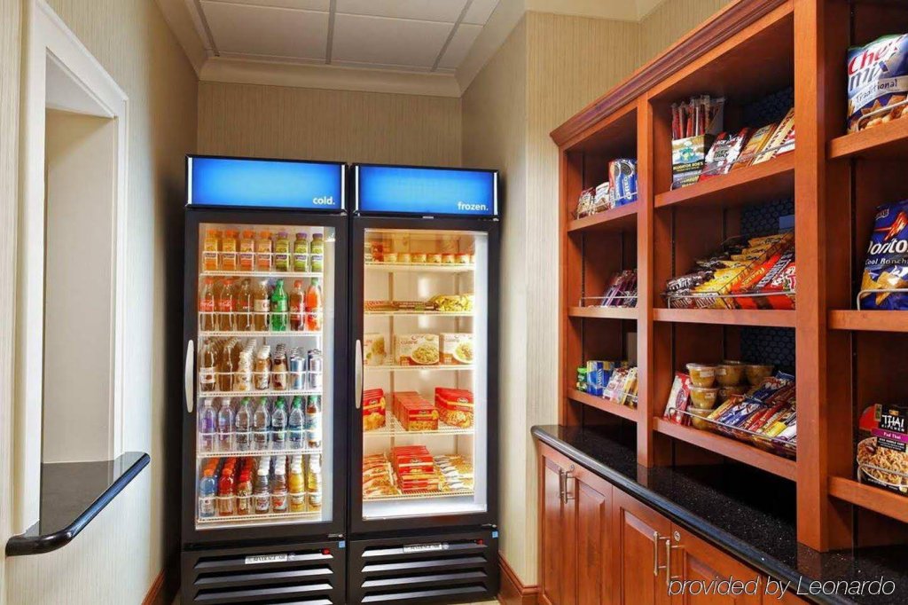 Фото Hampton Inn & Suites Orlando Airport @ Gateway Village