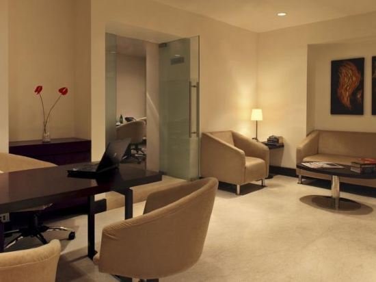 Фото Novotel Mumbai Juhu Beach Hotel