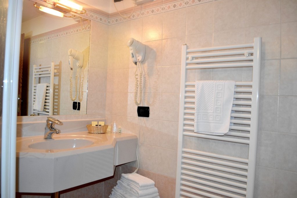 Фото Hotel Piccolo Tibet