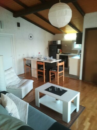 Жильё посуточно Apartment Vlatkica - 10 m from beach: A2 Lea Maslenica, Zadar riviera