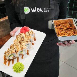 Wok Express Cafe (Oktyabrskaya ulitsa, 2) ، مقهى