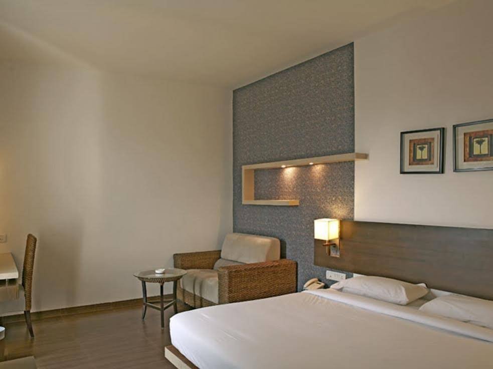 Фото Hotel Satkar Residency