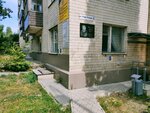 В этом доме 1969-2002 годы жил Шарахин Виктор Павлович - государственный советник юстиции 3 класса, участник Сталинградской битвы, заслуженный юрист РСФСР, почётный работник прокуратуры, 1966-1985 прокурор Волгоградской области (Port-Saida Street, 6), placa conmemorativa, primera piedra