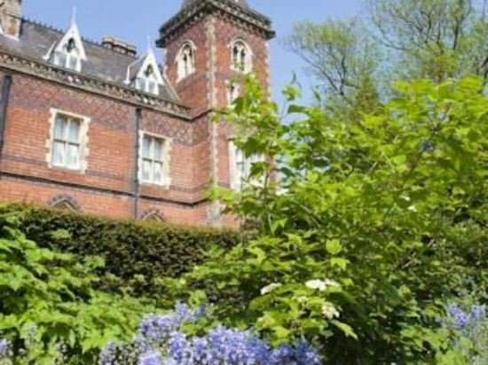 Фото Brownsover Hall Hotel