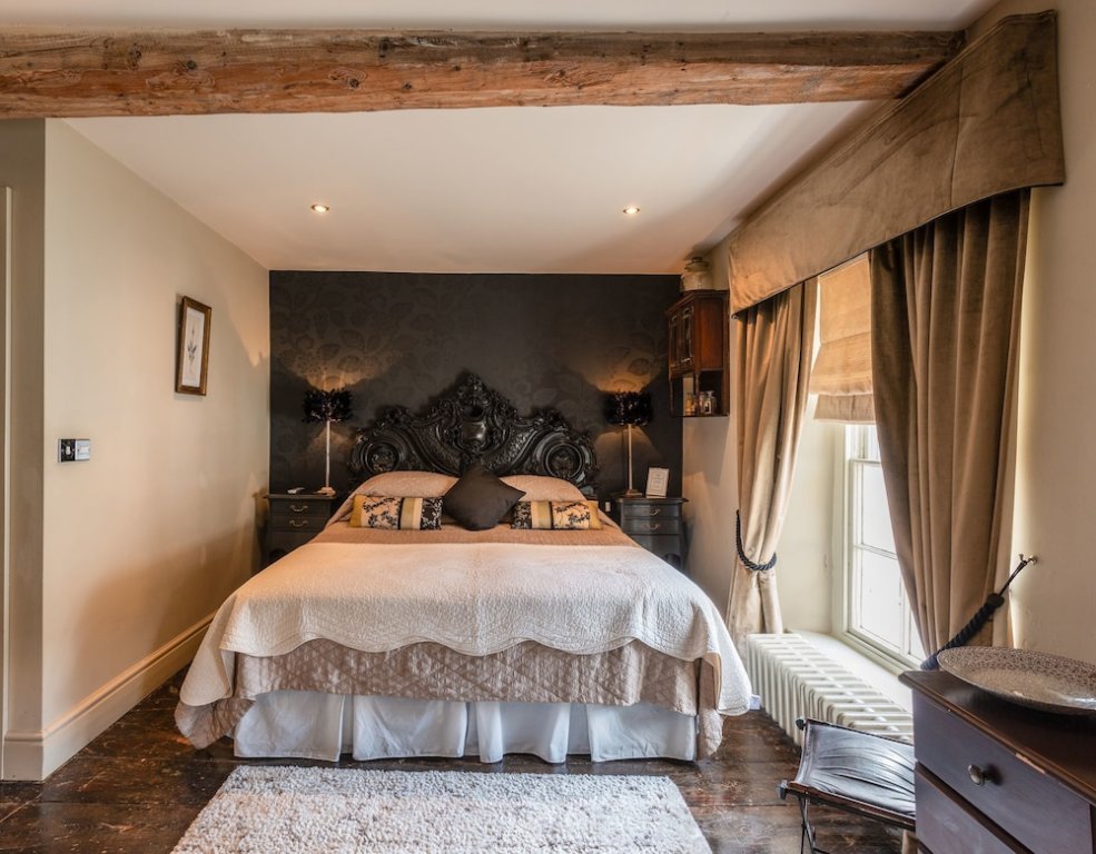 Фото The New White Lion