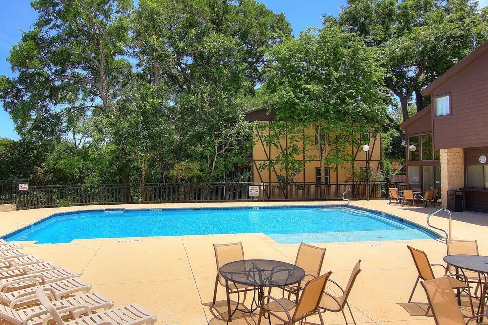 Hotel De Comal Cw C101 2 Bedroom Condo by Redawning, New Braunfels, photo
