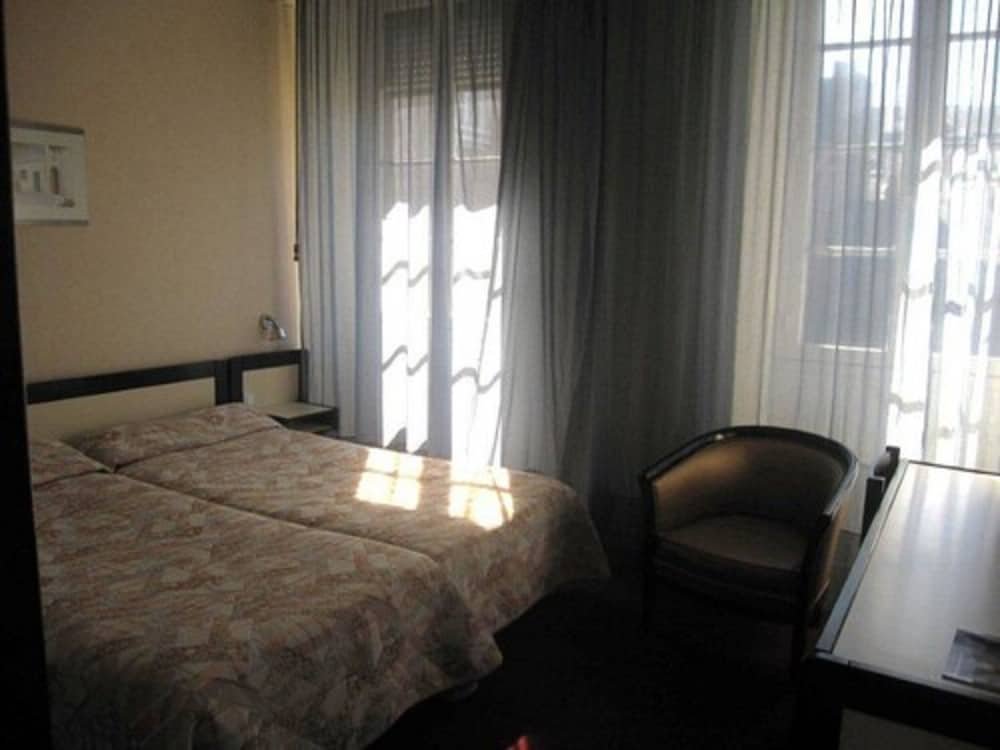 Фото Hôtel des Trois Marchands