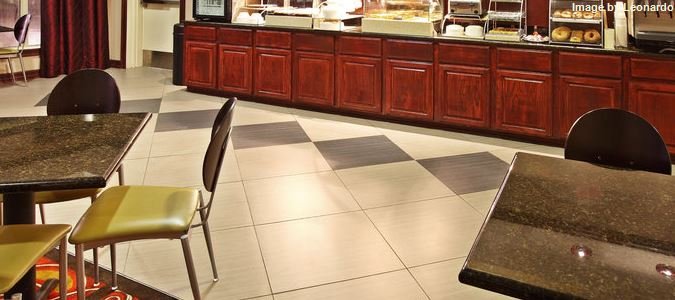 Фото Holiday Inn Express & Suites West, an Ihg Hotel