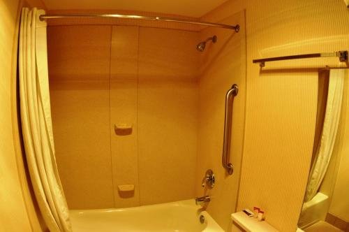 Фото SureStay Hotel by Best Western Castro Valley