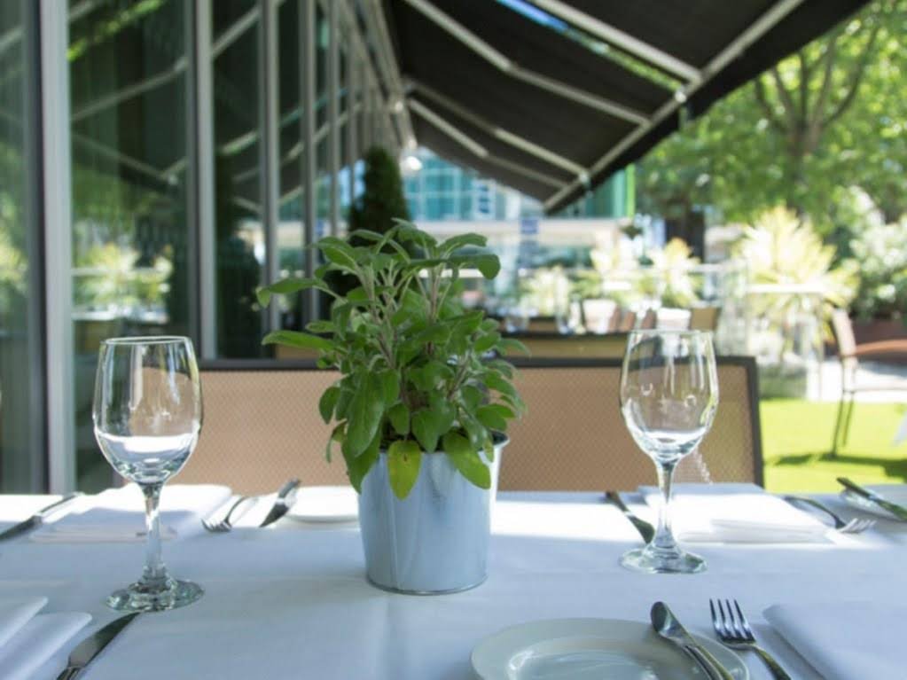 Фото Clayton Hotel Chiswick