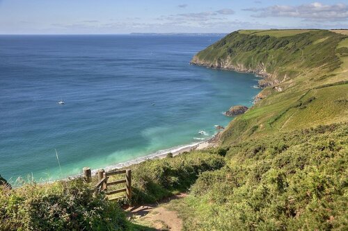 Жильё посуточно Charming barn conversion with wood burner near Looe