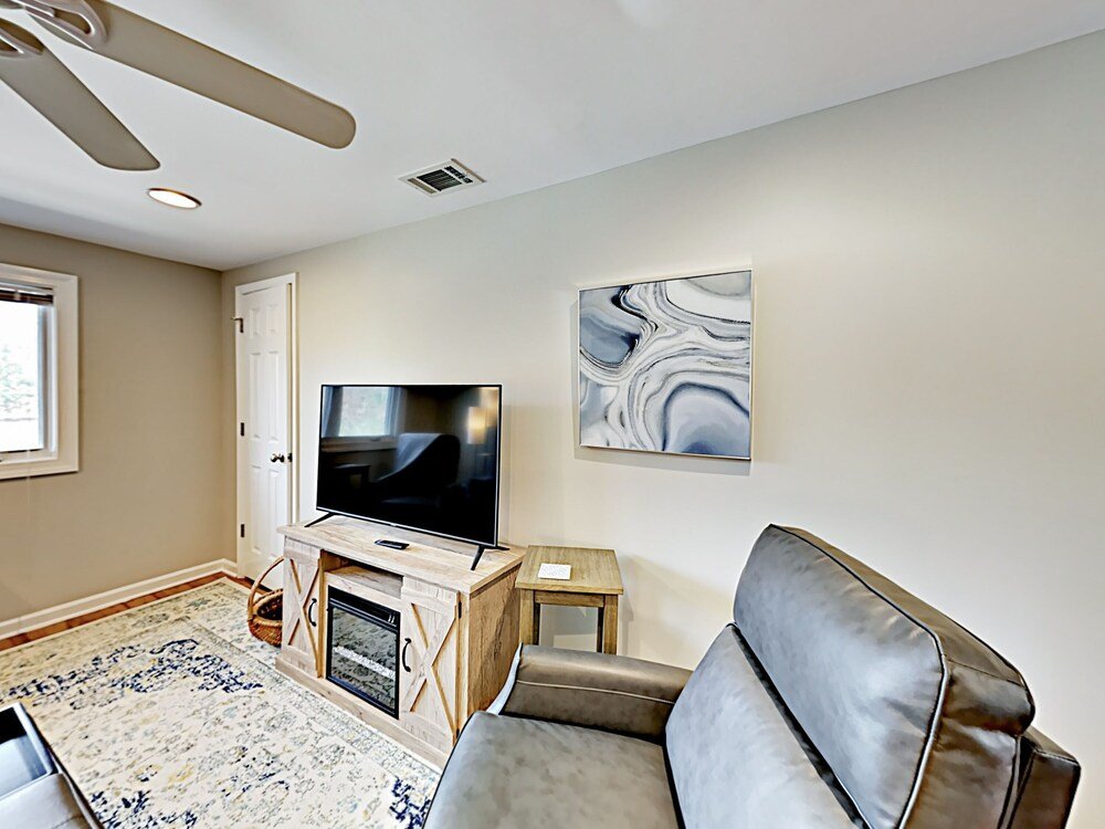 Фото E Bolton Apartment Unit C - 2 Br Townhouse