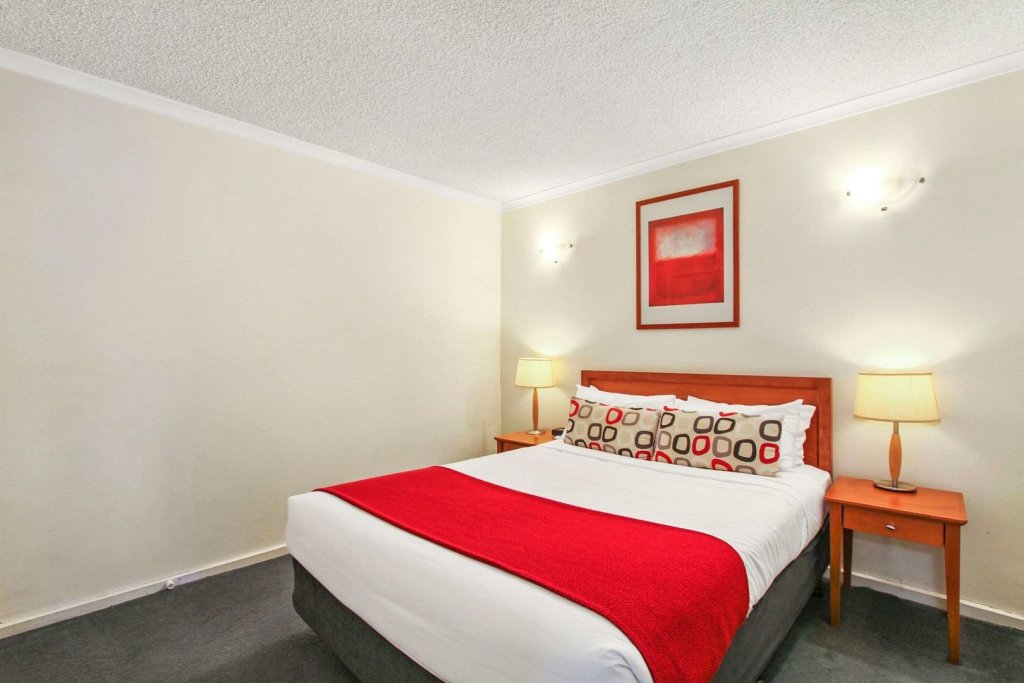 Фото Knox International Hotel & Apartments