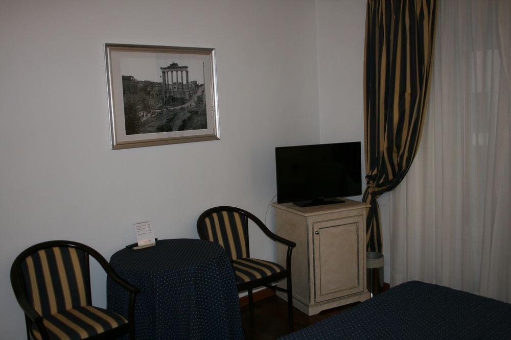 Фото Inn Rome Rooms & Suites