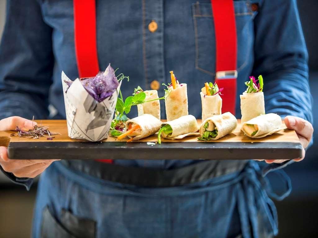 Фото Novotel Madrid Puente de La Paz