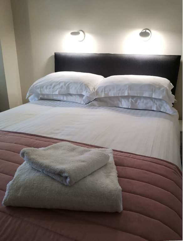 Фото Dawson House Hotel