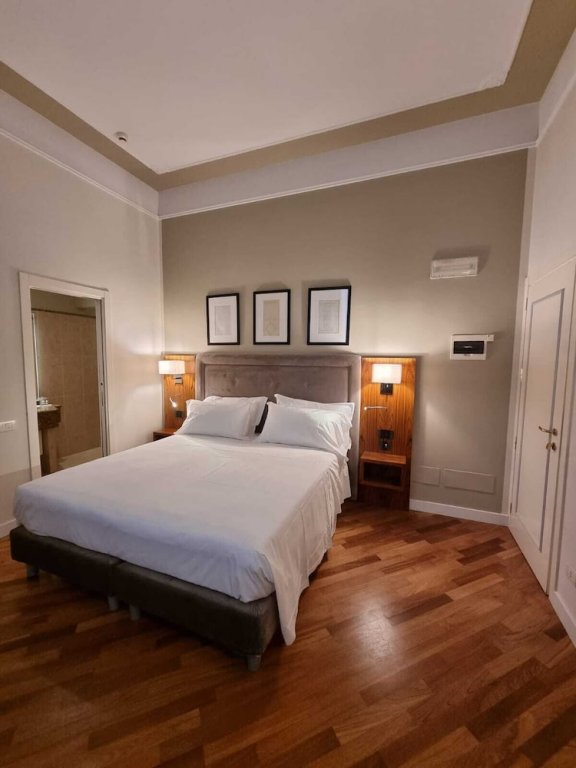 Фото Hotel Embassy