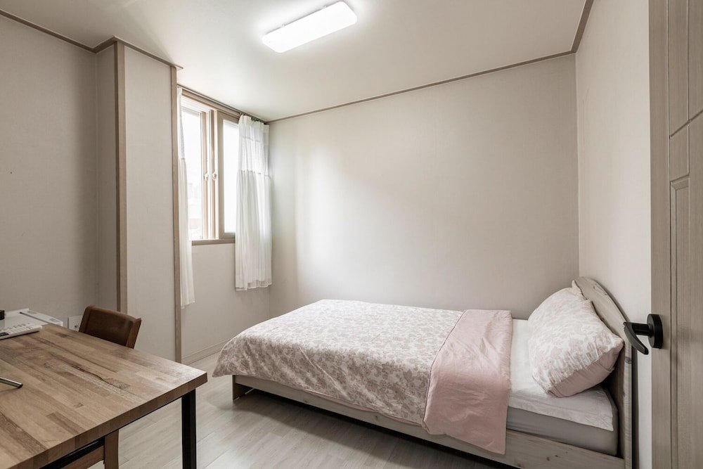 Фото Gongju Einhaus Guesthouse 2