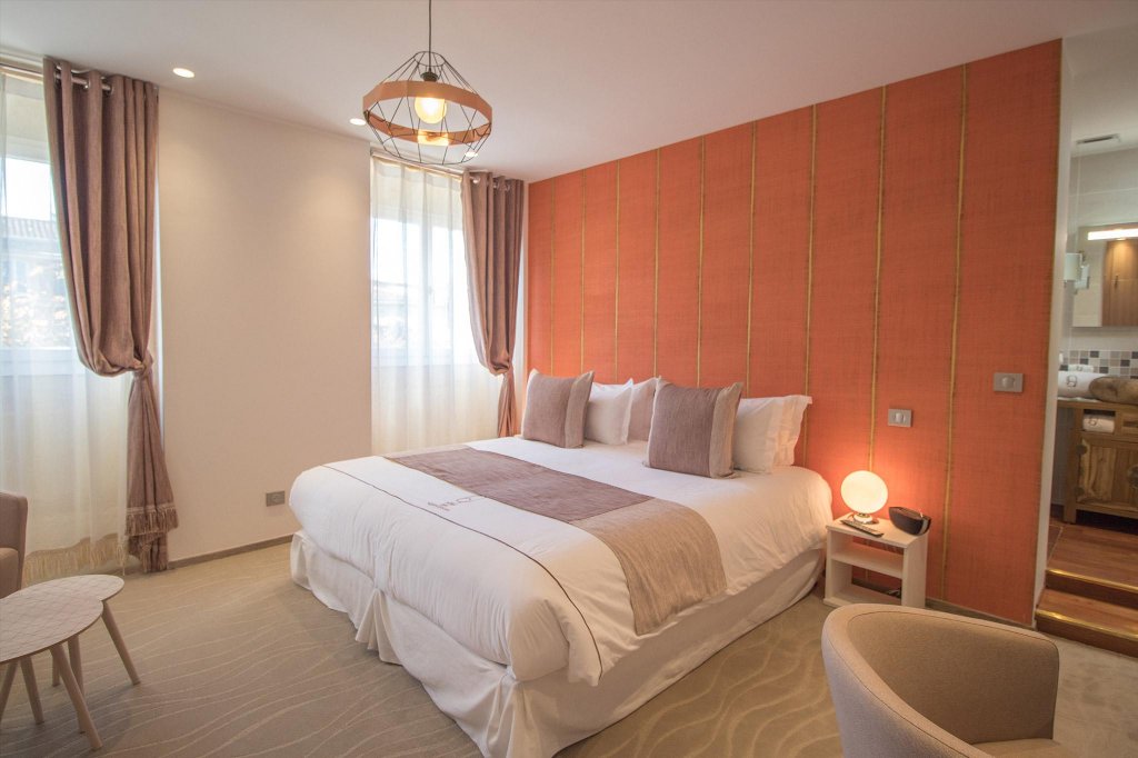 Фото Hôtel des Quinconces