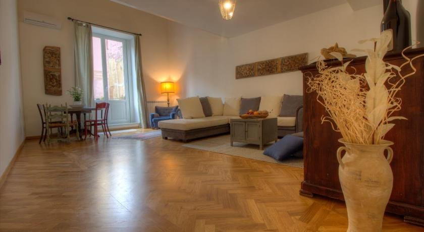Фото Natoli Apartments