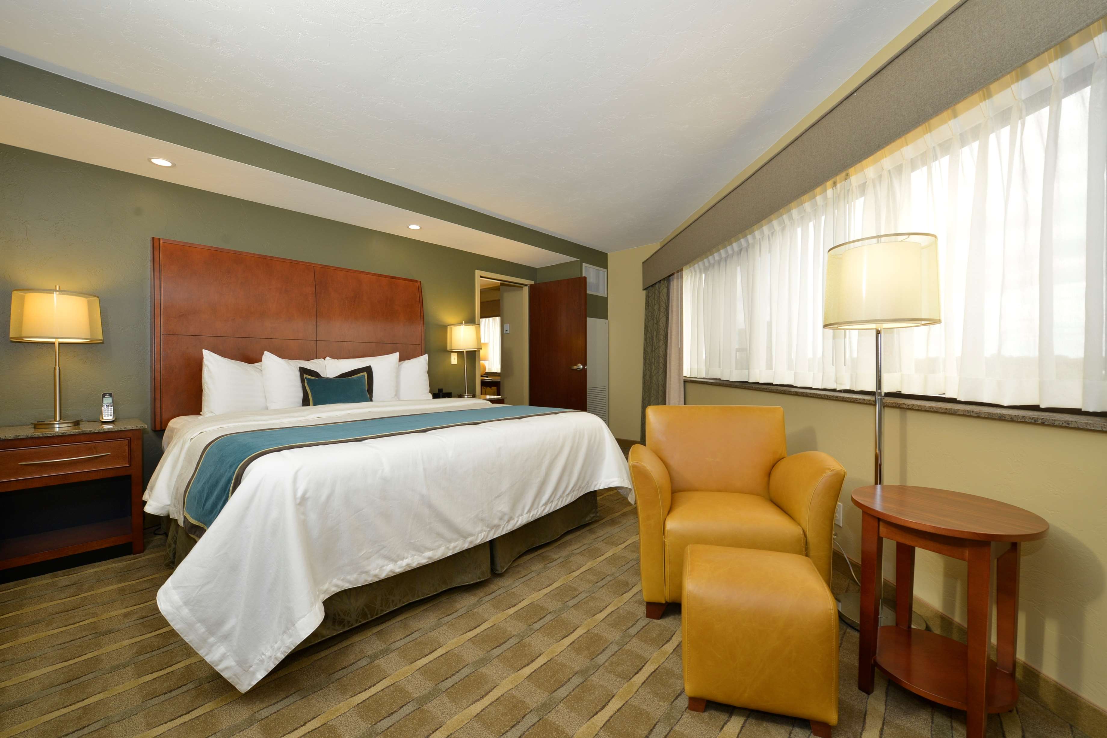 Фото Best Western Premier Waterfront Hotel & Convention Center