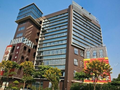Cedar Hotel