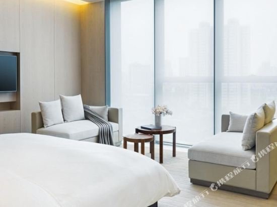 Фото The Temple House