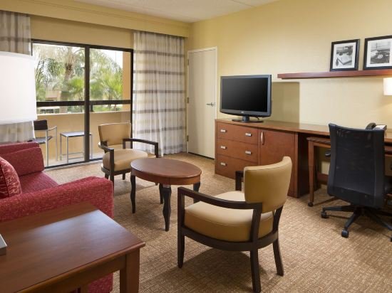 Фото Courtyard by Marriott Tampa Westshore/Airport