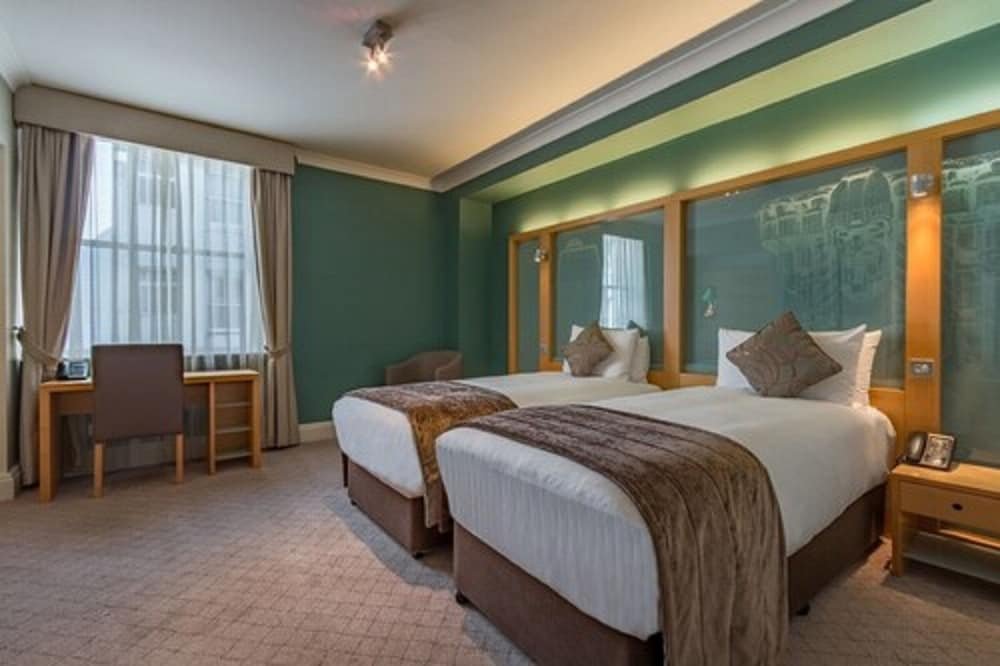 Фото The Cumberland London