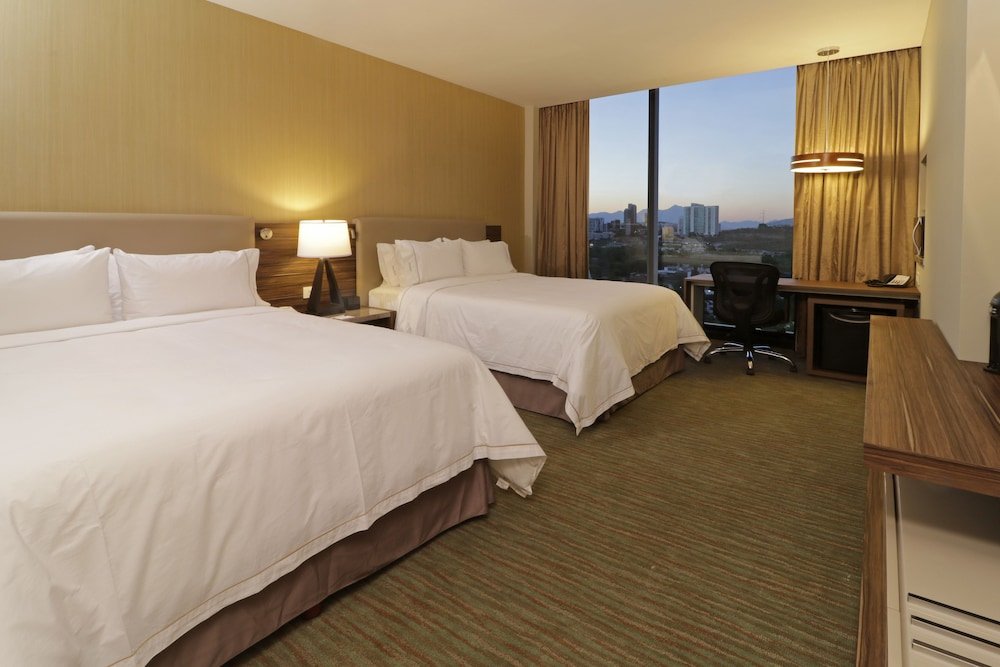 Фото Holiday Inn Express & Suites Monterrey Valle, an Ihg Hotel