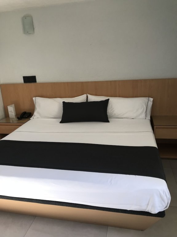 Фото Hotel Emperador Centro Guadalajara y Remodelado