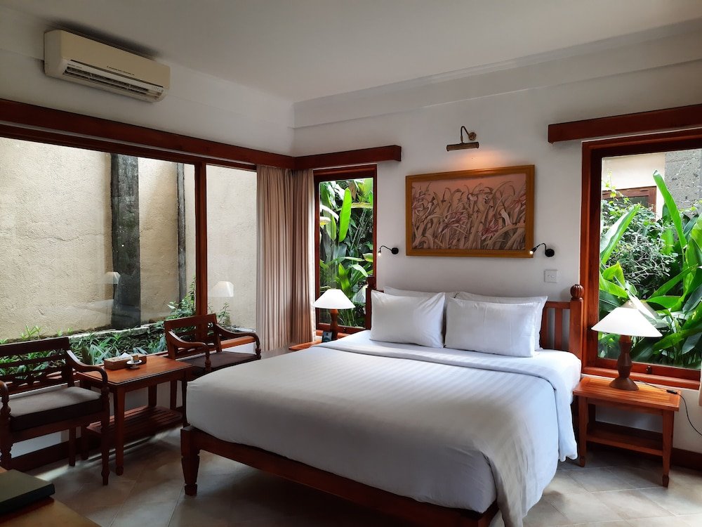 Фото Puri Mesari Suites