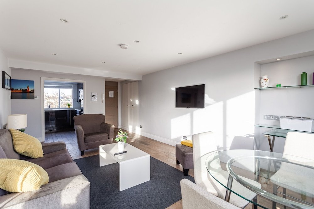 Фото Luxury 3 Bedrooms Flat in Central London