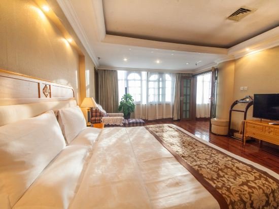 Фото Conrad Urumqi