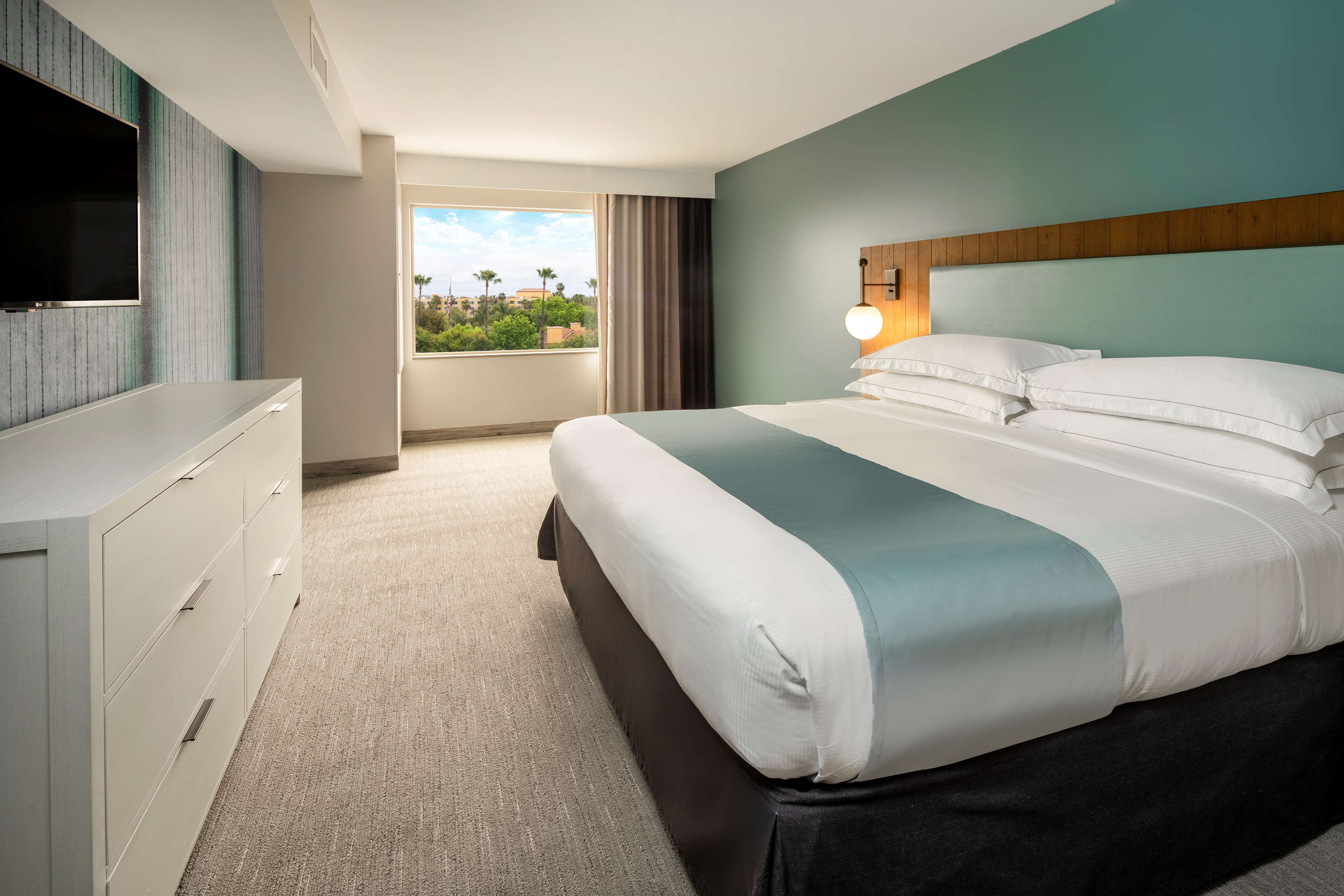 Фото SunCoast Hotel Anaheim Tapestry Collection by Hilton