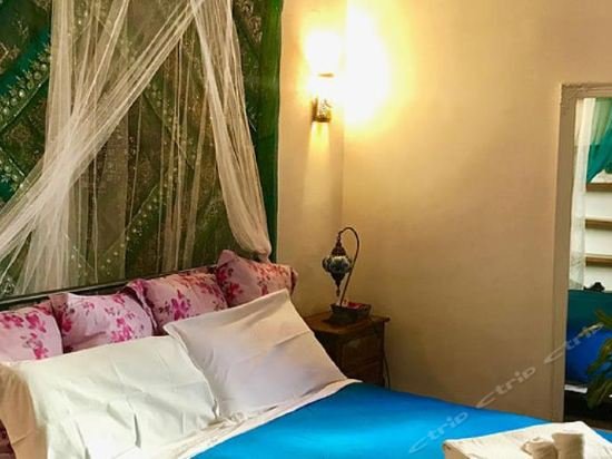 Фото Strange Uncle B&b