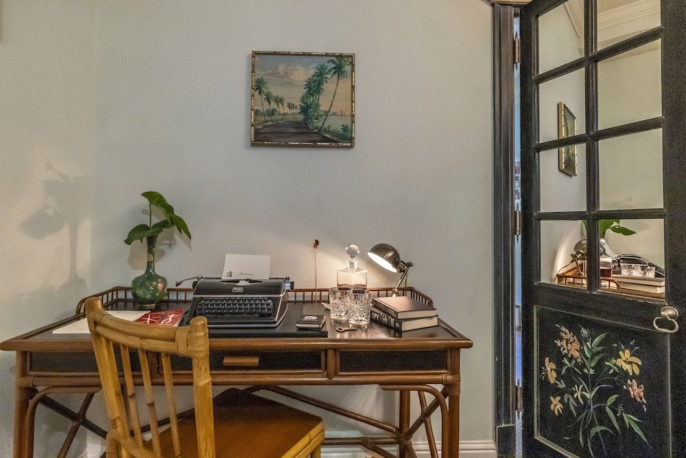 Фото The Pontchartrain Hotel