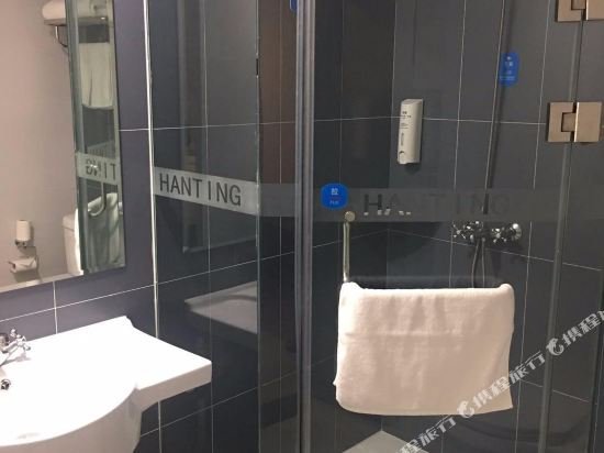 Фото Hanting Hotel Harbin Railway Station Square