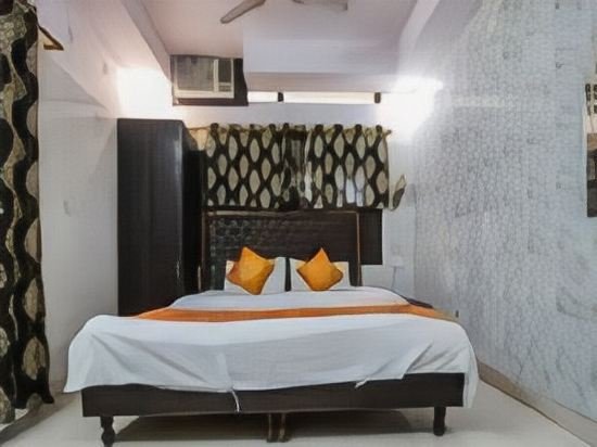 Фото Embassy Hotel