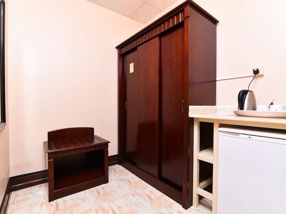 Фото Capital O456 Almansour Grand Hotel