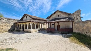Karaite kenassas (Autonomous Republic of Crimea, Bakhchisarayskiy rayon, Landshaftno-rekreatsionny park regionalnogo znacheniya Bakhchisaray), atracción