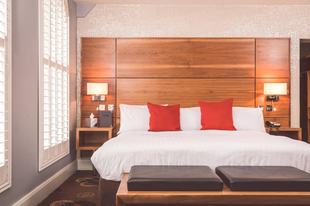 Фото Dukes at Queens Boutique Hotel