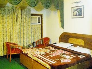 Hotel Raj Deluxe Dehradun