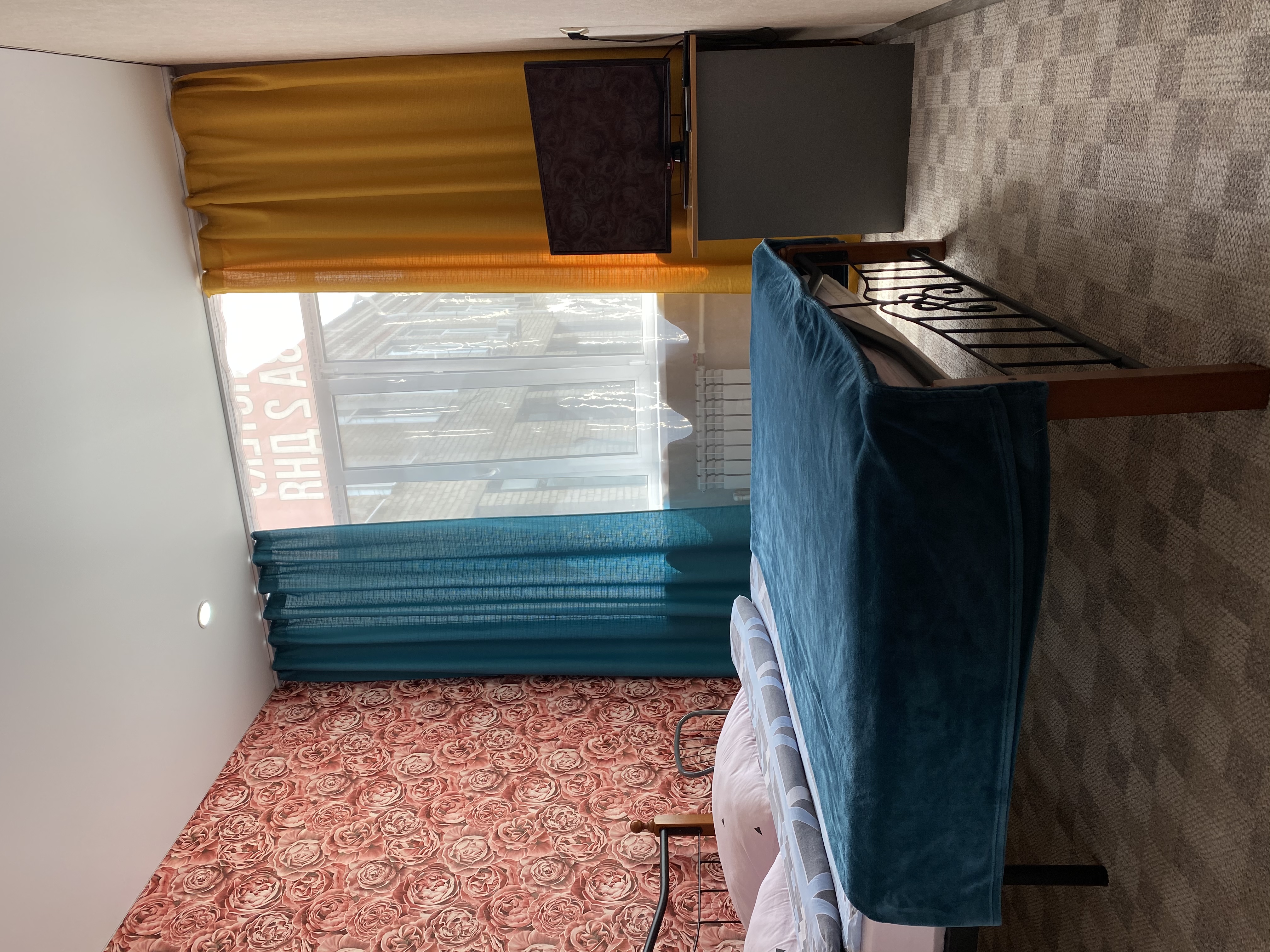 Фото Вверх Дном