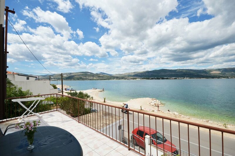 Жильё посуточно Apartment Andja - 5 m from the beach: A1 Arbanija, Island Ciovo