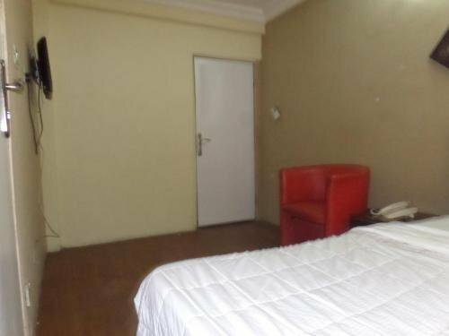 Гостиница Ikeja Budget Hotel в Лагосе